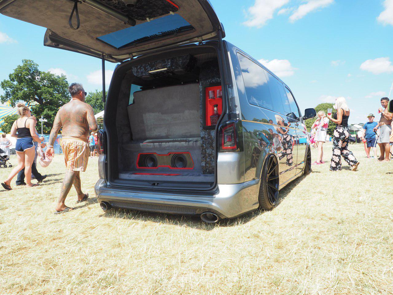 Für VW T5, T5.1 Geräucherte Heckklappe LHD Rückleuchten Rote Balken LED Left Hand Drive Van nur MK3