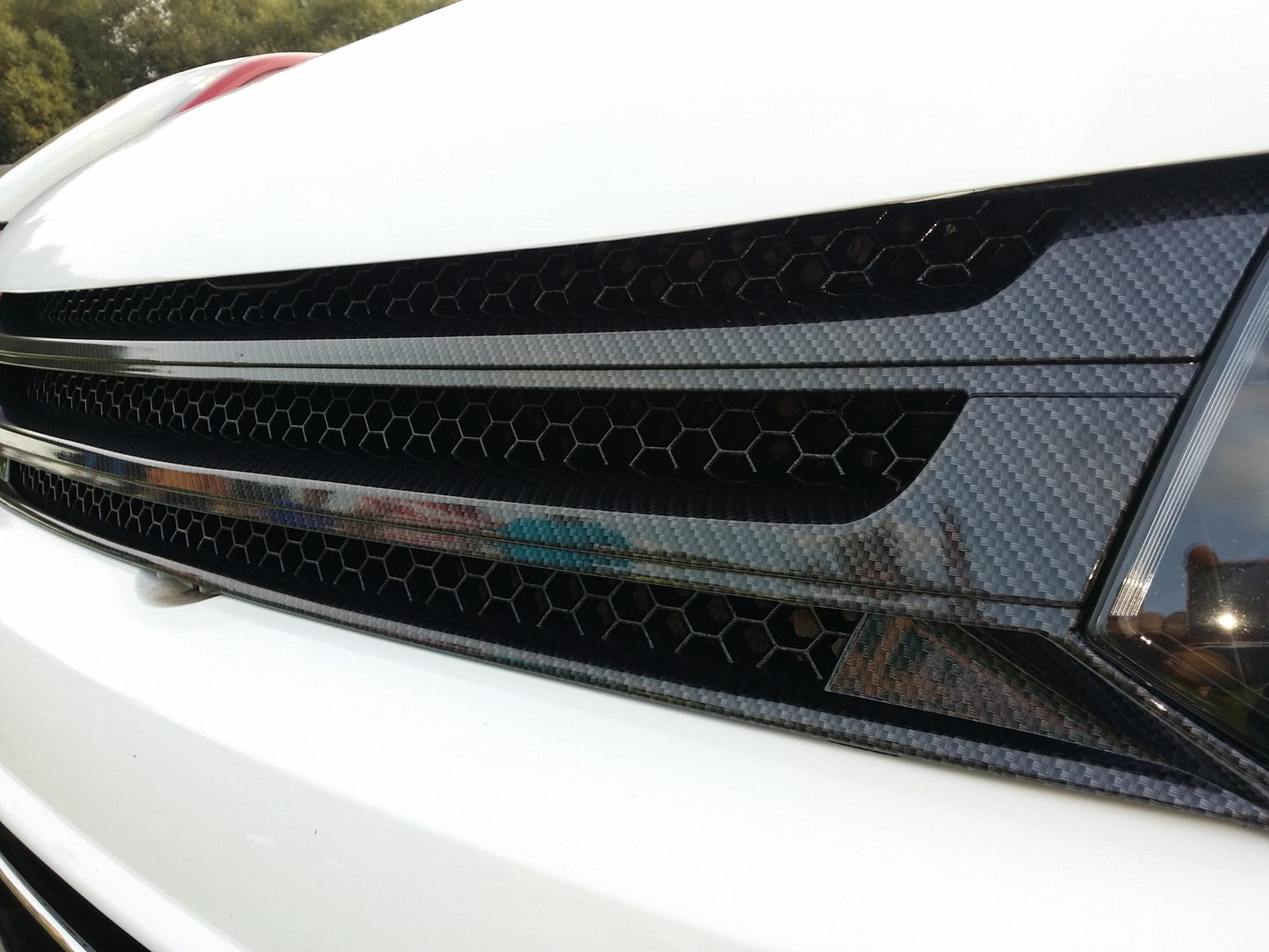 Dark Carbon Badgeless Grille For Volkswagen T5.1 *Clearance* [B Grade]