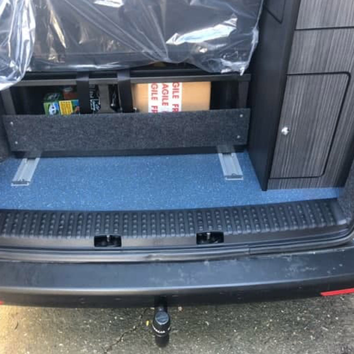 Für VW T5, T5.1 V3 Scheunentür hinten Schwelle Abdeckung Camper Umbau Teile einschließlich Schrauben und Kappen